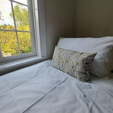 Generous 3 Bed In The Heart Of The Village Huntingdon Extérieur photo