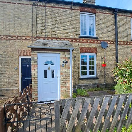 Generous 3 Bed In The Heart Of The Village Huntingdon Extérieur photo