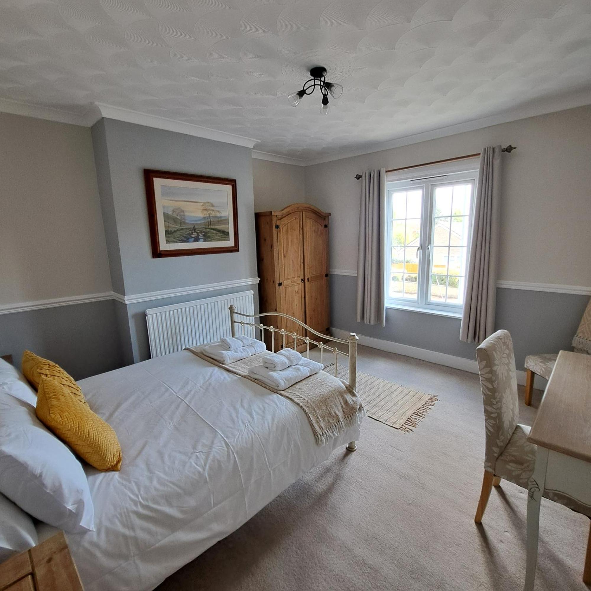 Generous 3 Bed In The Heart Of The Village Huntingdon Extérieur photo