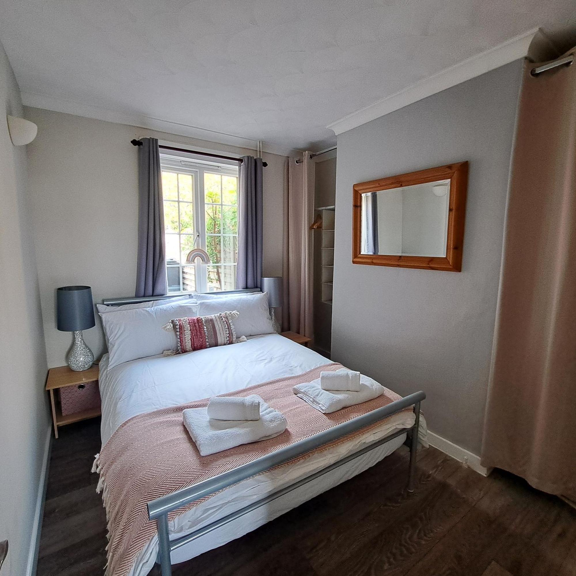 Generous 3 Bed In The Heart Of The Village Huntingdon Extérieur photo