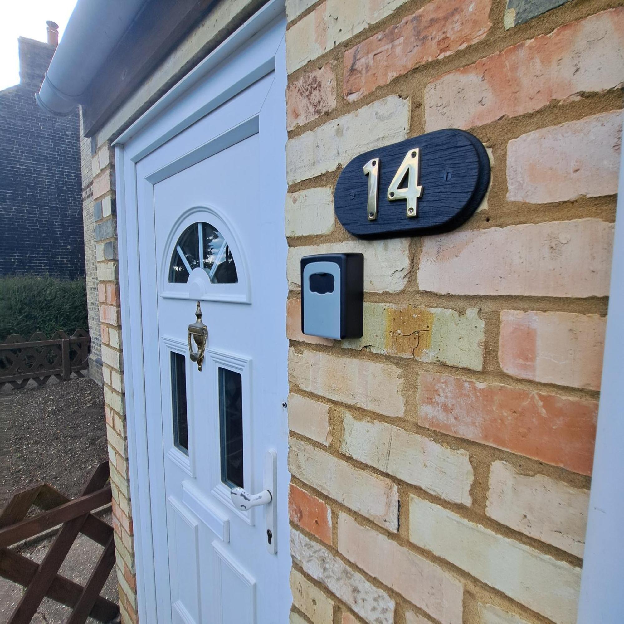 Generous 3 Bed In The Heart Of The Village Huntingdon Extérieur photo