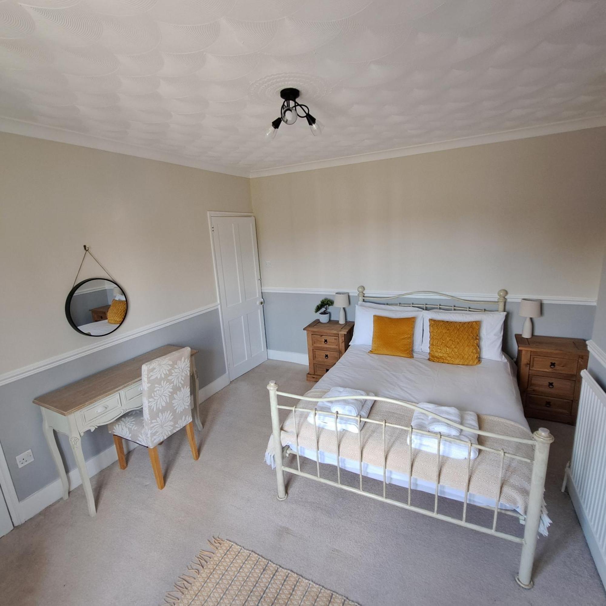 Generous 3 Bed In The Heart Of The Village Huntingdon Extérieur photo