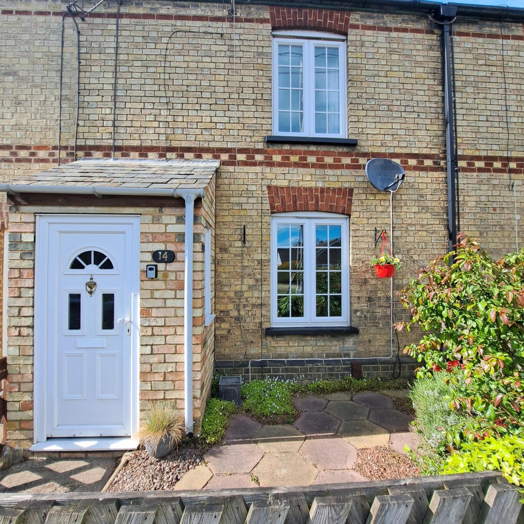 Generous 3 Bed In The Heart Of The Village Huntingdon Extérieur photo