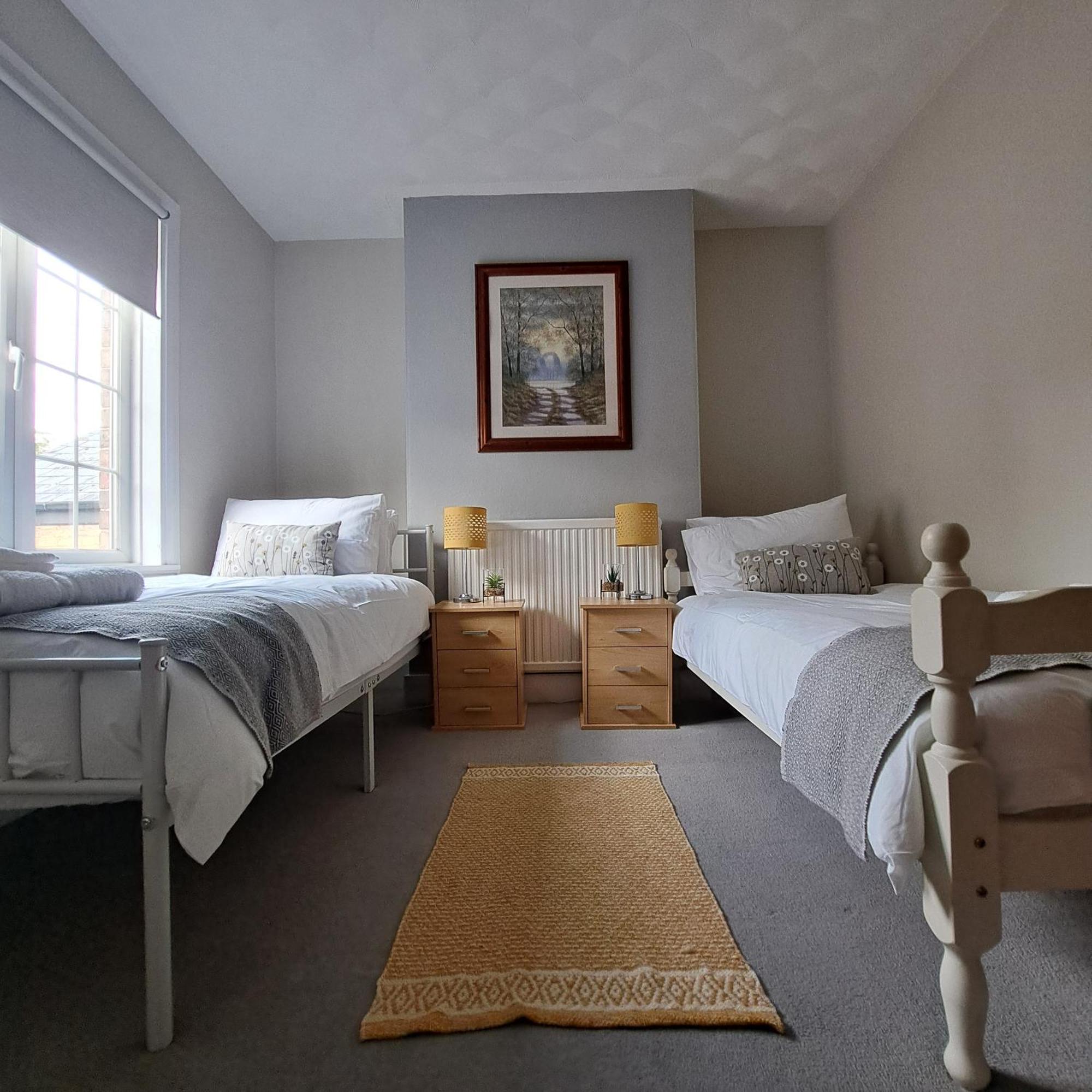 Generous 3 Bed In The Heart Of The Village Huntingdon Extérieur photo