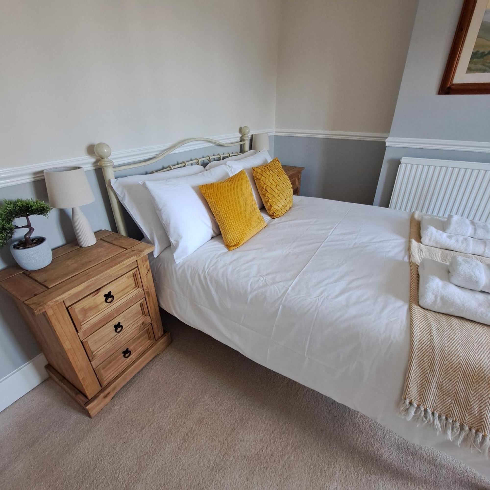 Generous 3 Bed In The Heart Of The Village Huntingdon Extérieur photo
