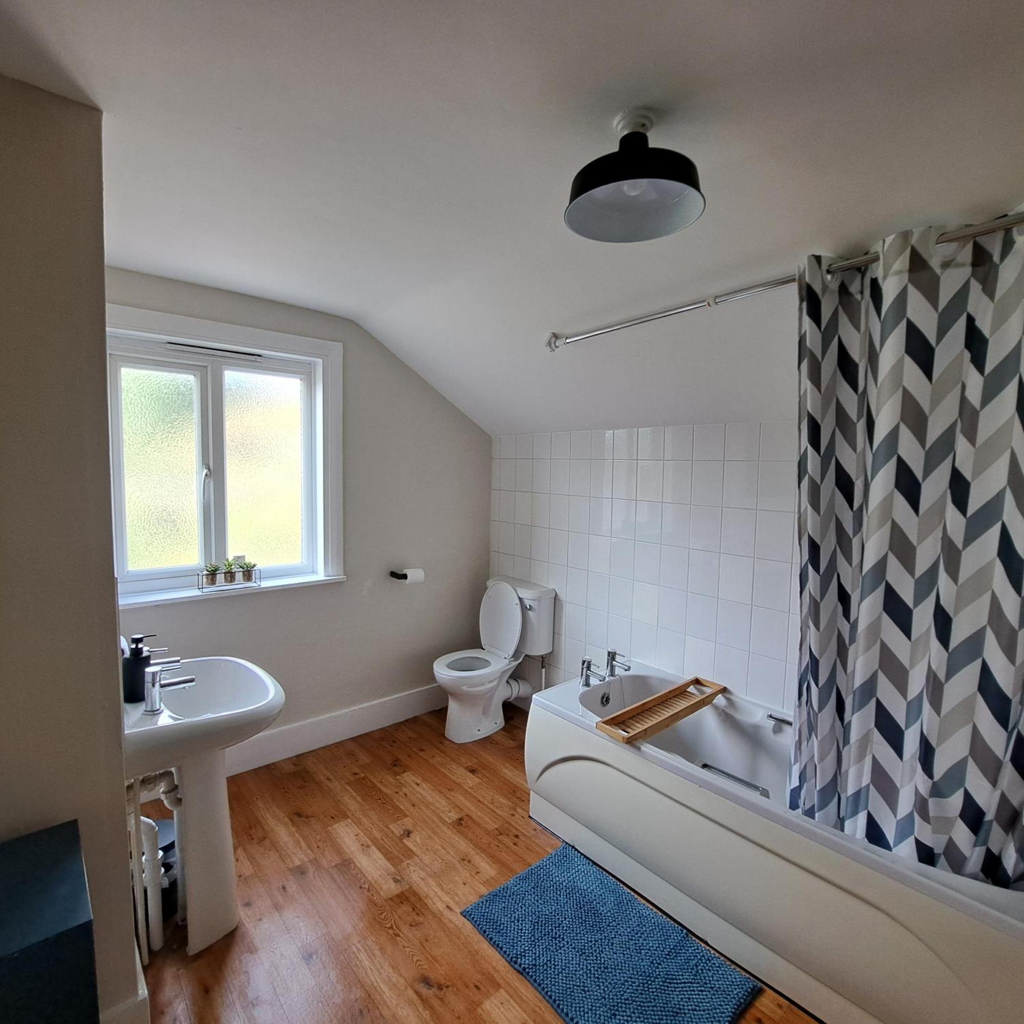 Generous 3 Bed In The Heart Of The Village Huntingdon Extérieur photo