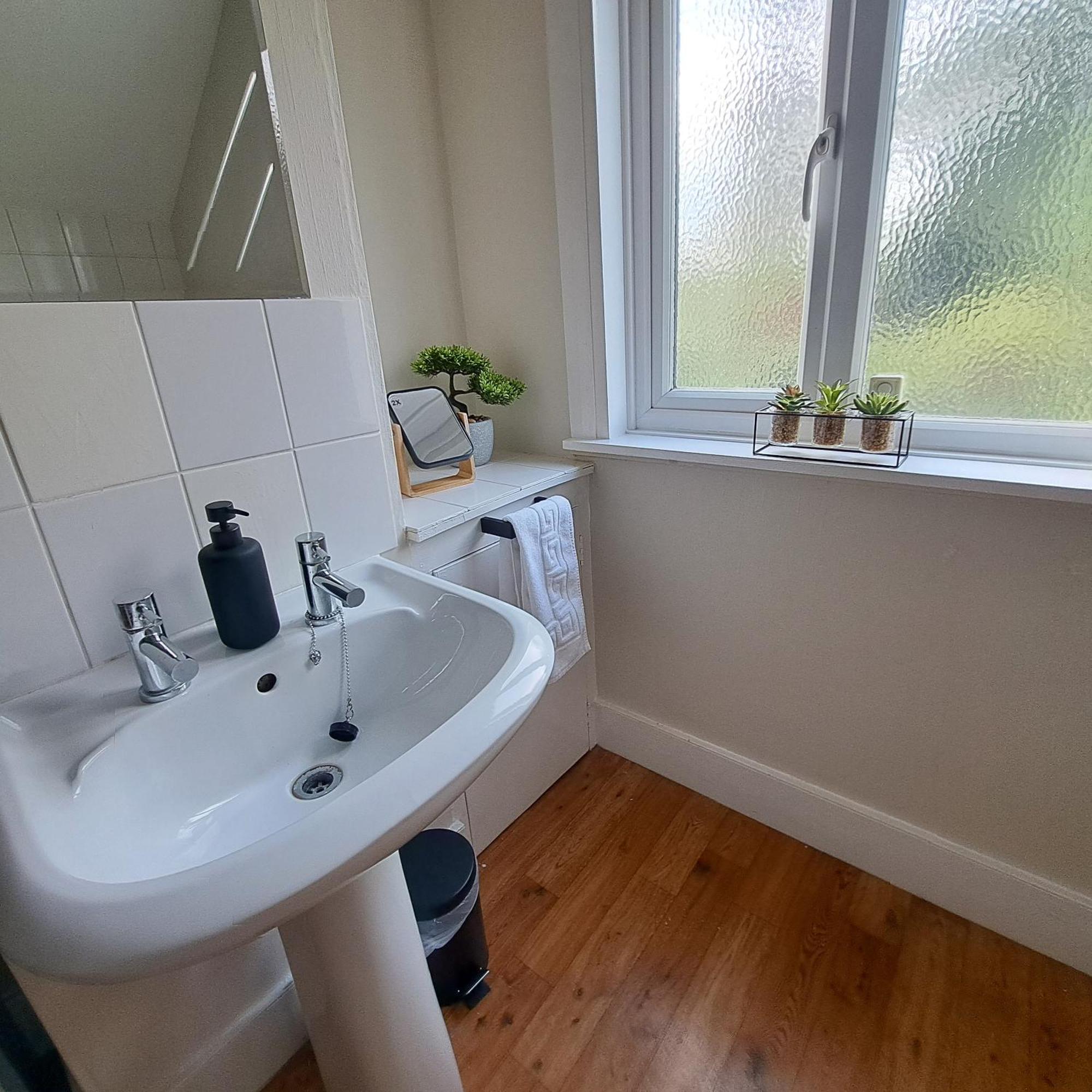 Generous 3 Bed In The Heart Of The Village Huntingdon Extérieur photo