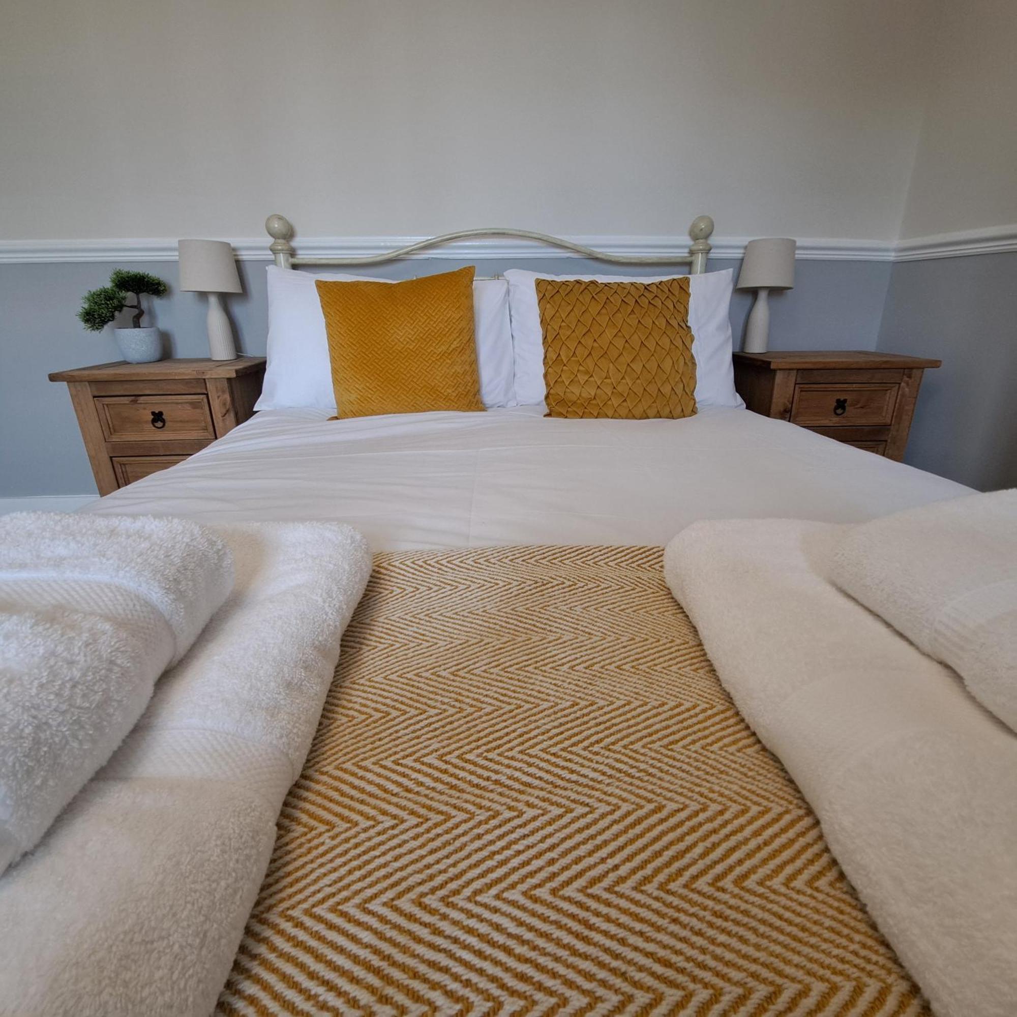 Generous 3 Bed In The Heart Of The Village Huntingdon Extérieur photo