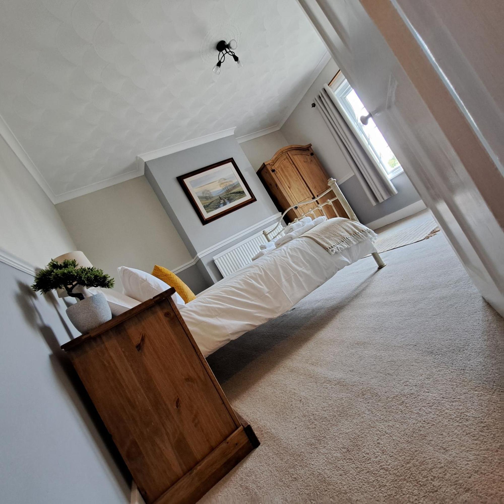 Generous 3 Bed In The Heart Of The Village Huntingdon Extérieur photo