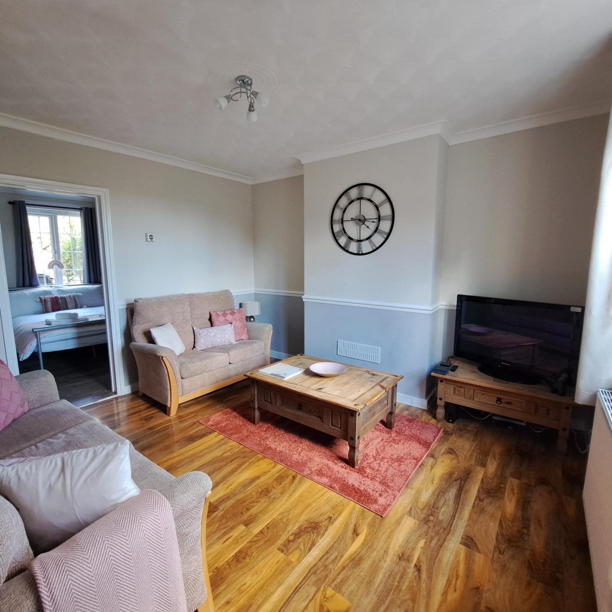 Generous 3 Bed In The Heart Of The Village Huntingdon Extérieur photo